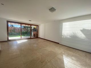 Foto 3 de VENDO HERMOSA CASA EN CONJUNTO CUMBAYA (Sector Colegio Menor)
