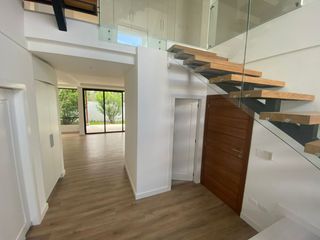 Rento Casa con jardín: 3 Dorm más un ático de 70 metros en  Conjunto Privado de 10 casas con 320 m² totales 240 construidos
