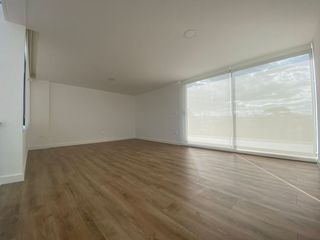 Rento Casa con jardín: 3 Dorm más un ático de 70 metros en  Conjunto Privado de 10 casas con 320 m² totales 240 construidos