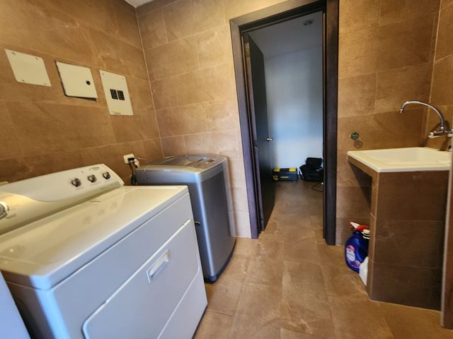 Departamento de 3 Dormitorios atrás de Av. Ordóñez Lasso