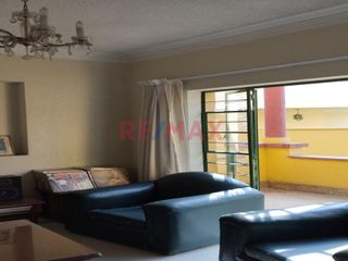 Venta De Amplia Casa En Santa Beatriz Lima