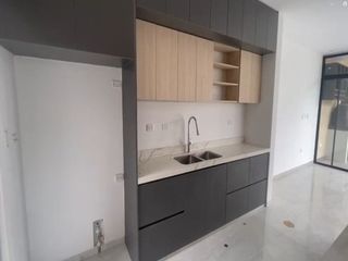 Foto 3 de VENTA DE CASA EN ESTRENO DE TRES PISOS EN LA ENTRADA DE LA URB. MONTEBELLO
