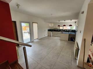 Foto 11 de VENTA nueva tasacion Casa en barrio Solanas 3 dormitorios 2 baños y construccion en el fondo
