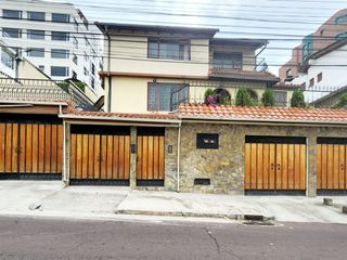 Renta de casa con 2 cuerpos ideal para empresas en El Batan, Bellavista