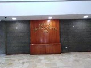 En venta oficina en el Edificio Propinco Calisto en la Av Amazonas