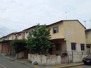 Foto 9 de VENTA CASA ESQUINERA VILLA ESPAÑA UNO NORTE DE GUAYAQUIL