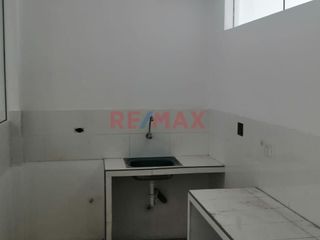 Foto 7 de Se Vende Casa Productiva De 3 Pisos En Urb. La Rinconada Con Área De 308.75 M2 ID 1023176
