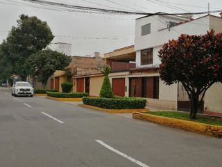 Vendo casa como terreno en quinta en avenida Tacna !