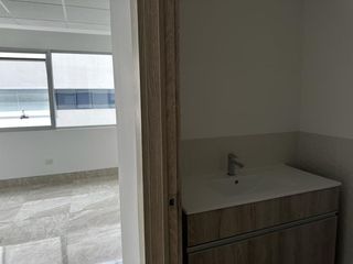 Foto 5 de Oficina en venta - Edif. Platinum 1, cerca de CC El Dorado