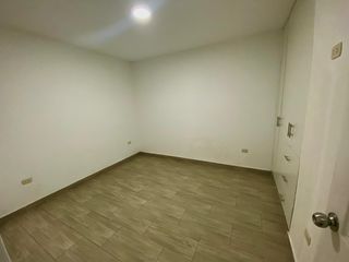 Venta De Casa En Breña Con Precio De Departamento En Límite Con Pueblo Libre