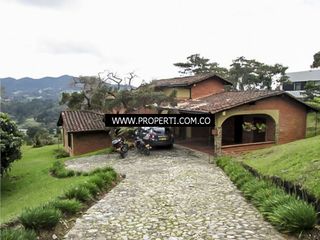 Casa en arriendo en Las Palmas Medellín