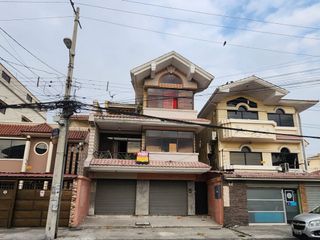Foto 2 de Garzota Se Vende Casa Rentera Dos Locales, 3 Departamentos