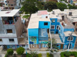 Oportunidad Única: Casa de 3 pisos a precio de Terreno en La Perla ¡Es tu Momento!