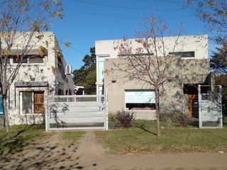 Foto 1 de IMPORTANTE CASA DE 3 DORM +QUINCHO+PILETA Y SALON