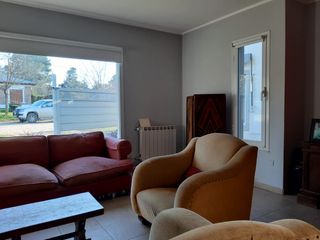 Foto 4 de IMPORTANTE CASA DE 3 DORM +QUINCHO+PILETA Y SALON