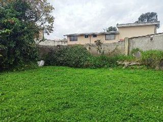 Vendo casa con amplio jardín en Urbanización San Fernando