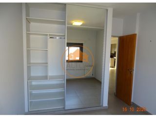 DPTO 3 DORM. + COCHERA+BAULERA. COMPLEJO ALGARROBO, B° ALBERDI. CATEGORIA.