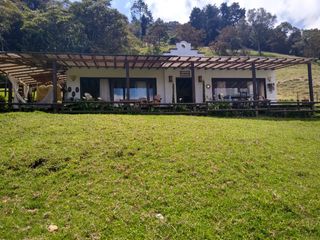 Finca en arriendo en Rionegro (Antioquia) Sector Santa teresa (El Capiro)