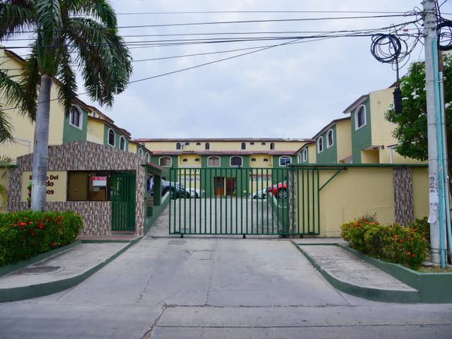 Vendo casa ubicada en el barrio Carrizal con 7 apartaestudios