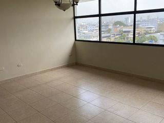 Departamento en Venta en Centro de Guayaquil en Edificio San Sebastián, tiene Ascensor y Balcón con linda vista, a una cuadra de Avenida Domingo Comín, Cerca Barrio Centenario, Naval Sur, Sur de Guayaquil.