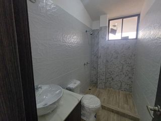 Amplia Casa en OBRA GRIS, de 160 m2, en Venta en San Antonio, Rumicucho