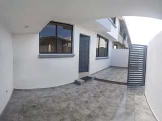 Amplia Casa en OBRA GRIS, de 160 m2, en Venta en San Antonio, Rumicucho