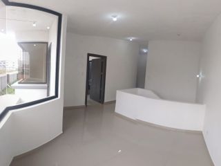 Amplia Casa en OBRA GRIS, de 160 m2, en Venta en San Antonio, Rumicucho