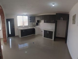 Amplia Casa en OBRA GRIS, de 160 m2, en Venta en San Antonio, Rumicucho