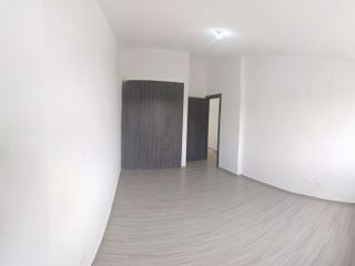 Amplia Casa en OBRA GRIS, de 160 m2, en Venta en San Antonio, Rumicucho