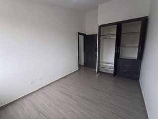 Amplia Casa en OBRA GRIS, de 160 m2, en Venta en San Antonio, Rumicucho