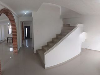 Amplia Casa en OBRA GRIS, de 160 m2, en Venta en San Antonio, Rumicucho