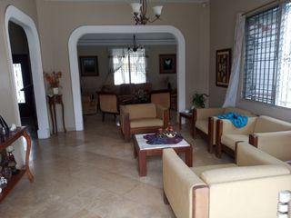 Foto 2 de Venta de Casa en el Centenario