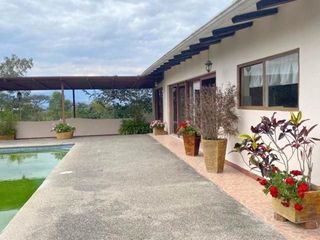Hermosa Quinta en venta Gualdeleg - Yunguilla con piscina y 2.800m2 de Terreno.