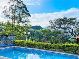 Hermosa Quinta en venta Gualdeleg - Yunguilla con piscina y 2.800m2 de Terreno.