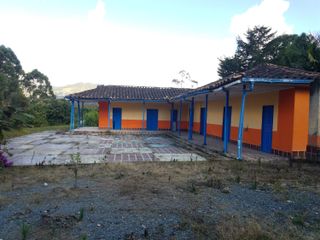 FINCA URBANA EN EL CARMEN DE VIBORAL ANTIOQUIA, COLOMBIA.