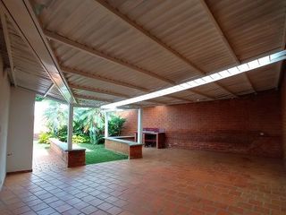 ALQUILER CASA 1 PISO EN CONDOMINIO, CONTIGUO COLEGIO ALEMAN..