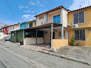 Foto 22 de Venta casa de dos pisos en Villa España 1 Etapa Sevilla norte de Guayaquil