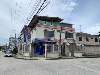 Venta, Casa Esquinera Comercial en Álamos, Norte de Guayaquil