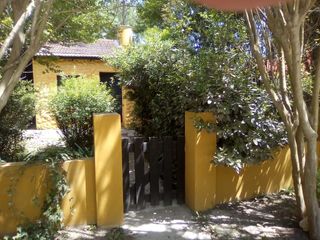 Casa 2 Dorms Punta Indio sobre calle Tobas