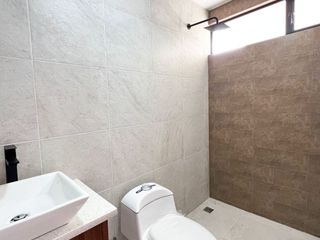 Foto 8 de En venta casa cuatro habitaciones en el electricista alto cerca de la Universidad Nacional de Loja al sur de la ciudad