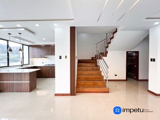 Foto 12 de En venta casa cuatro habitaciones en el electricista alto cerca de la Universidad Nacional de Loja al sur de la ciudad