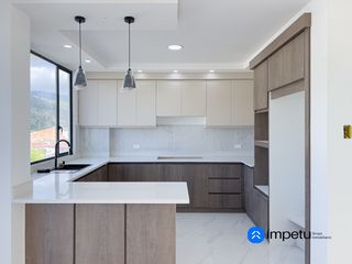 Foto 5 de En venta casa cuatro habitaciones en el electricista alto cerca de la Universidad Nacional de Loja al sur de la ciudad