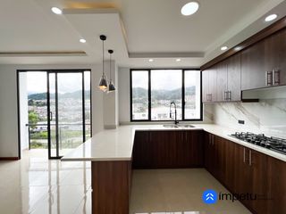 Foto 2 de En venta casa cuatro habitaciones en el electricista alto cerca de la Universidad Nacional de Loja al sur de la ciudad