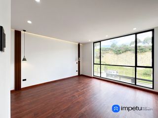 Foto 9 de En venta casa cuatro habitaciones en el electricista alto cerca de la Universidad Nacional de Loja al sur de la ciudad