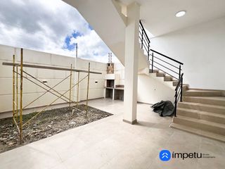 Foto 15 de En venta casa cuatro habitaciones en el electricista alto cerca de la Universidad Nacional de Loja al sur de la ciudad