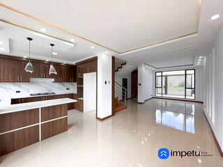 Foto 1 de En venta casa cuatro habitaciones en el electricista alto cerca de la Universidad Nacional de Loja al sur de la ciudad