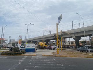 SURCO ALQUILER DE LOCAL DE 59 M2 2DO PISO BIEN UBICADO A LA ALTURA DE LA AV TOMAS MARSANO CON LA AV SURCO AL FRENTE DE 7 SOPAS