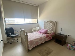 VENDO DE OPORTUNIDAD HERMOSO APARTAMENTO EN EL SECTOR DE PUNTA ROCA CON VISTA AL MAR.$480