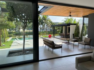 Foto 9 de Isla Mocoli, Rento Hermosa Casa de Lujo/Piscina