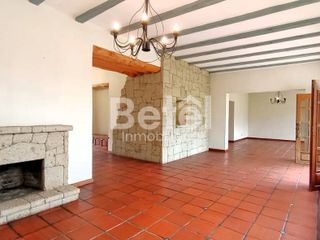 Arriendo Casa Grande ideal para Empresas, Instituciones, Concesionarias, Av. Las Américas, Cuenca Ecuador